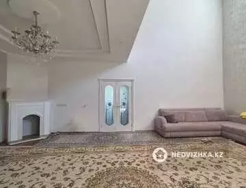 9-комнатный дом, 560 м²