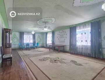 9-комнатный дом, 560 м²