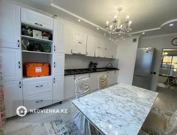 3-комнатная квартира, этаж 4 из 9, 90 м²