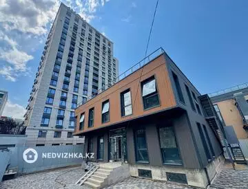 Здание, 3 этажа, 659 м²