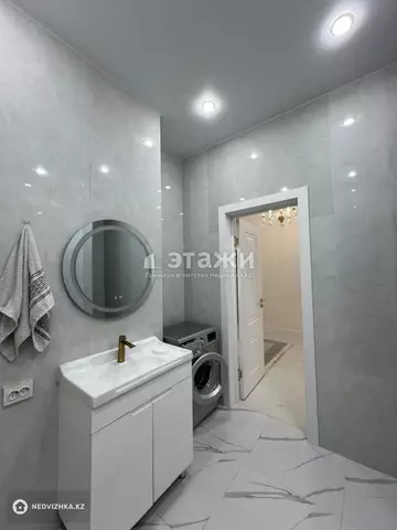3-комнатная квартира, этаж 3 из 12, 65 м², на длительный срок