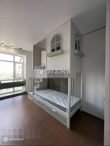 3-комнатная квартира, этаж 12 из 12, 80 м²