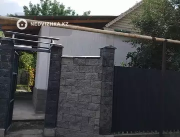 2-комнатный дом, 6 соток, 60 м², на длительный срок