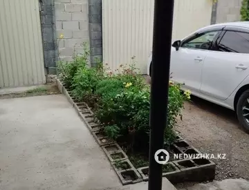 2-комнатный дом, 6 соток, 60 м², на длительный срок