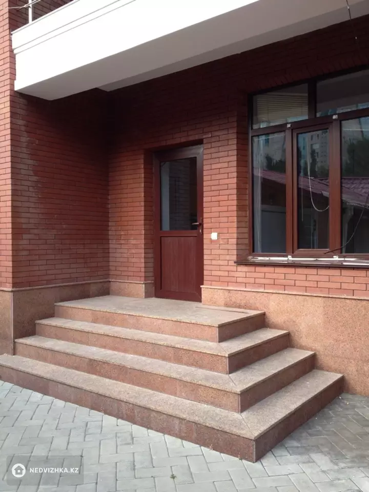 528.4 м², Офисное помещение, 3 этажа, в коттедже, 528 м², на длительный срок, изображение - 1