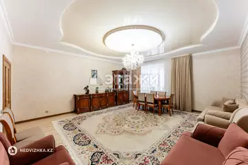3-комнатная квартира, этаж 5 из 8, 150 м²