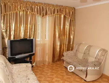 1-комнатная квартира, этаж 2 из 4, 33 м², посуточно