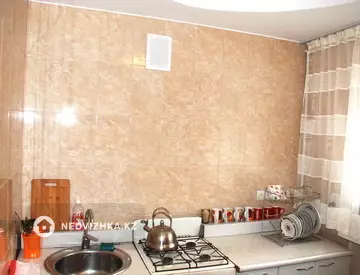 2-комнатная квартира, этаж 1 из 4, 43 м², посуточно