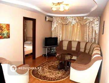 2-комнатная квартира, этаж 1 из 4, 43 м², посуточно