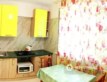 2-комнатная квартира, этаж 1 из 5, 55 м², посуточно