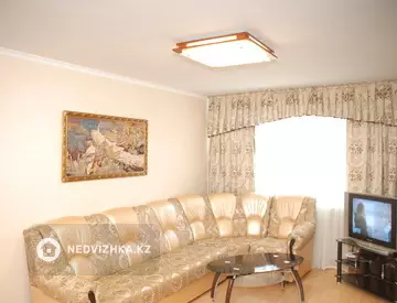 2-комнатная квартира, этаж 3 из 4, 43 м², посуточно