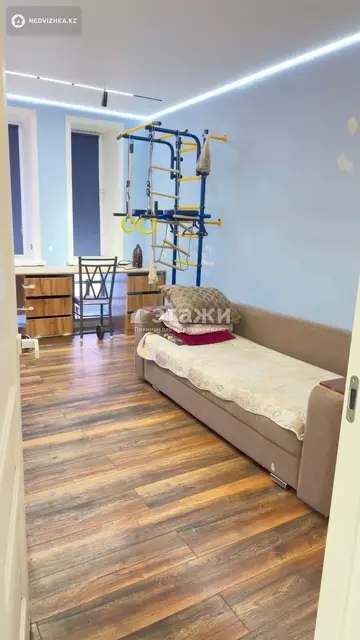 3-комнатная квартира, этаж 4 из 9, 80 м²