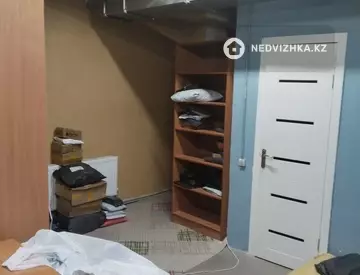 Офисное помещение, этаж 1 из 1, в жилом доме, 25 м²