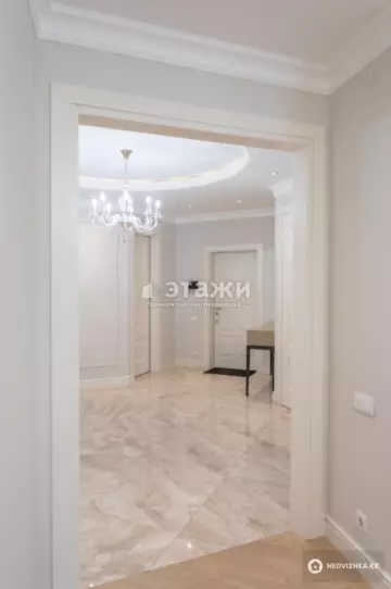 3-комнатная квартира, этаж 4 из 10, 139 м²