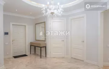 3-комнатная квартира, этаж 4 из 10, 139 м²
