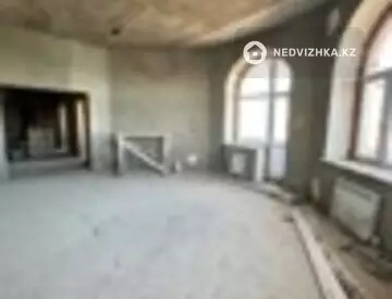 5-комнатная квартира, этаж 6 из 6, 198 м²