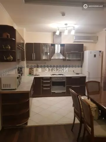 2-комнатная квартира, этаж 10 из 25, 75 м², на длительный срок