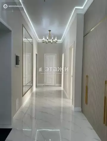 4-комнатная квартира, этаж 8 из 9, 150 м²