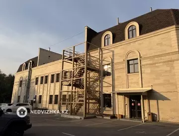 Здание, 3 этажа, 1 830 м²
