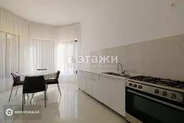 5-комнатный дом, 5 соток, 250 м², на длительный срок