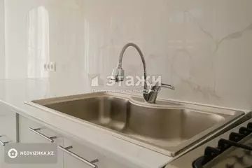 5-комнатный дом, 5 соток, 250 м², на длительный срок
