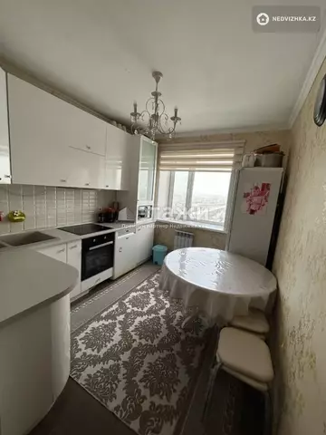 3-комнатная квартира, этаж 8 из 10, 82 м²