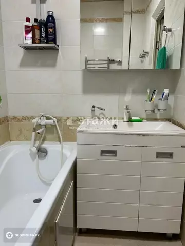 3-комнатная квартира, этаж 8 из 10, 82 м²