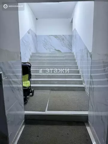 2-комнатная квартира, этаж 8 из 10, 60 м²