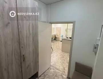 Офисное помещение, этаж 1 из 2, в бизнес-центре, 50 м²