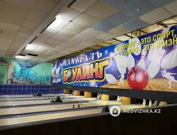 Здание, 3 этажа, 3 715 м²