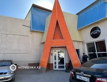 Здание, 3 этажа, 3 715 м²