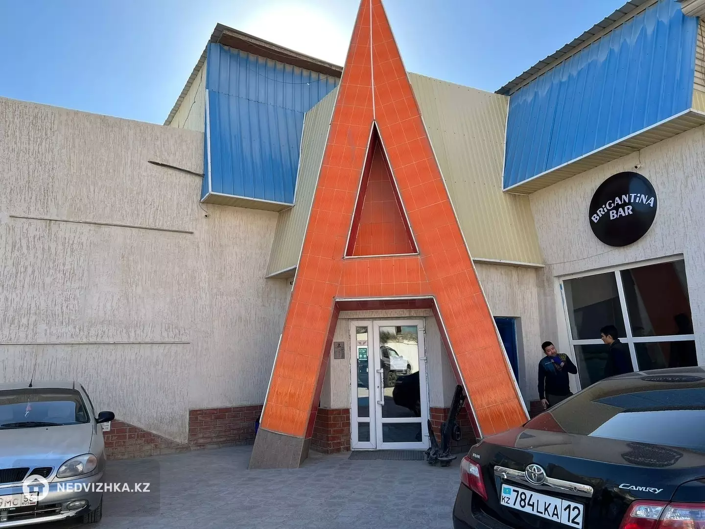 3715 м², Здание, 3 этажа, 3 715 м², изображение - 1