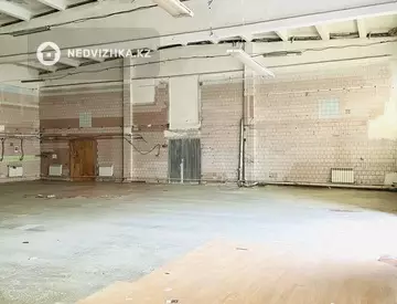 Помещение, этаж 1 из 2, 307 м²