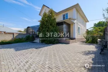 6-комнатный дом, 8 соток, 320 м², на длительный срок