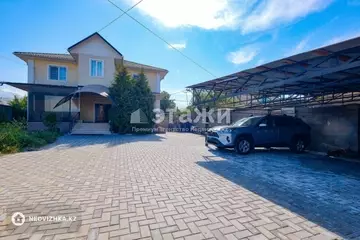 6-комнатный дом, 8 соток, 320 м², на длительный срок