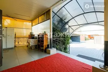6-комнатный дом, 8 соток, 320 м², на длительный срок