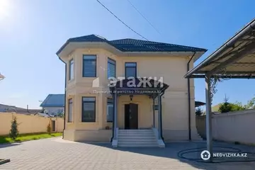7-комнатный дом, 7.5 соток, 230 м², на длительный срок