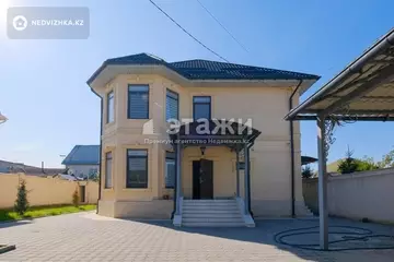 7-комнатный дом, 7.5 соток, 230 м², на длительный срок