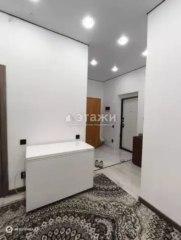 2-комнатная квартира, этаж 9 из 10, 60 м²
