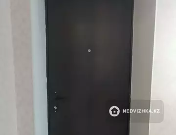 1-комнатная квартира, этаж 9 из 9, 37 м², на длительный срок
