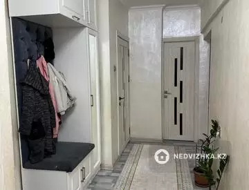 2-комнатная квартира, этаж 3 из 5, 54 м²