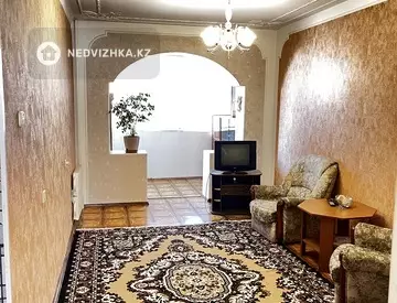 2-комнатная квартира, этаж 4 из 5, 57 м²