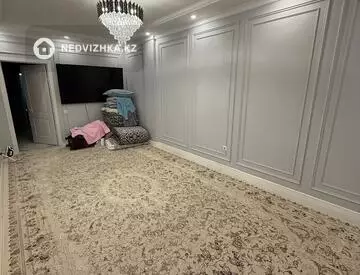 3-комнатная квартира, этаж 8 из 12, 98 м²