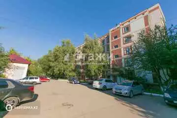 3-комнатная квартира, этаж 4 из 5, 60 м²