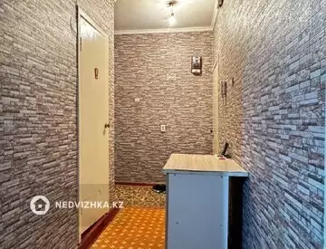 1-комнатная квартира, этаж 4 из 5, 38 м²