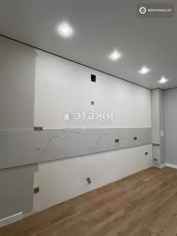 2-комнатная квартира, этаж 2 из 12, 76 м²
