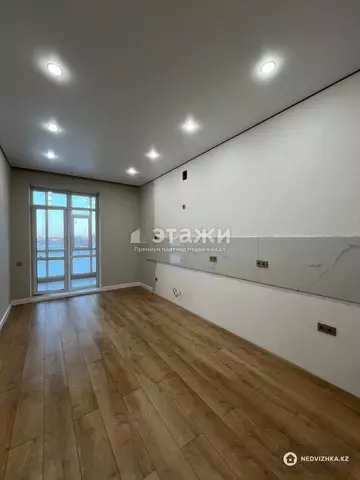 2-комнатная квартира, этаж 2 из 12, 76 м²