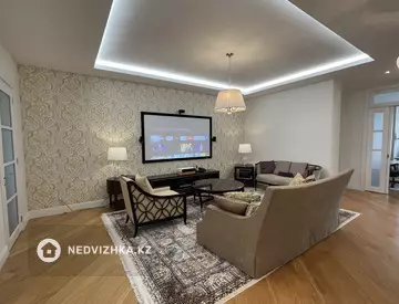 5-комнатная квартира, этаж 6 из 6, 215 м², на длительный срок