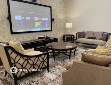 5-комнатная квартира, этаж 6 из 6, 215 м², на длительный срок