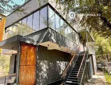 Здание, 2 этажа, 160 м²